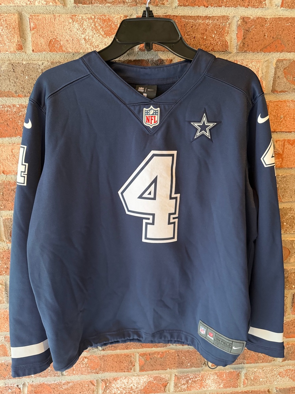 Nike Dak Prescott Navy Dallas
Cowboys size Large Therma Long Sleeve Player Jerse